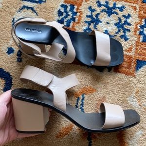 Size 9 via spiga cream leather sandals cute!